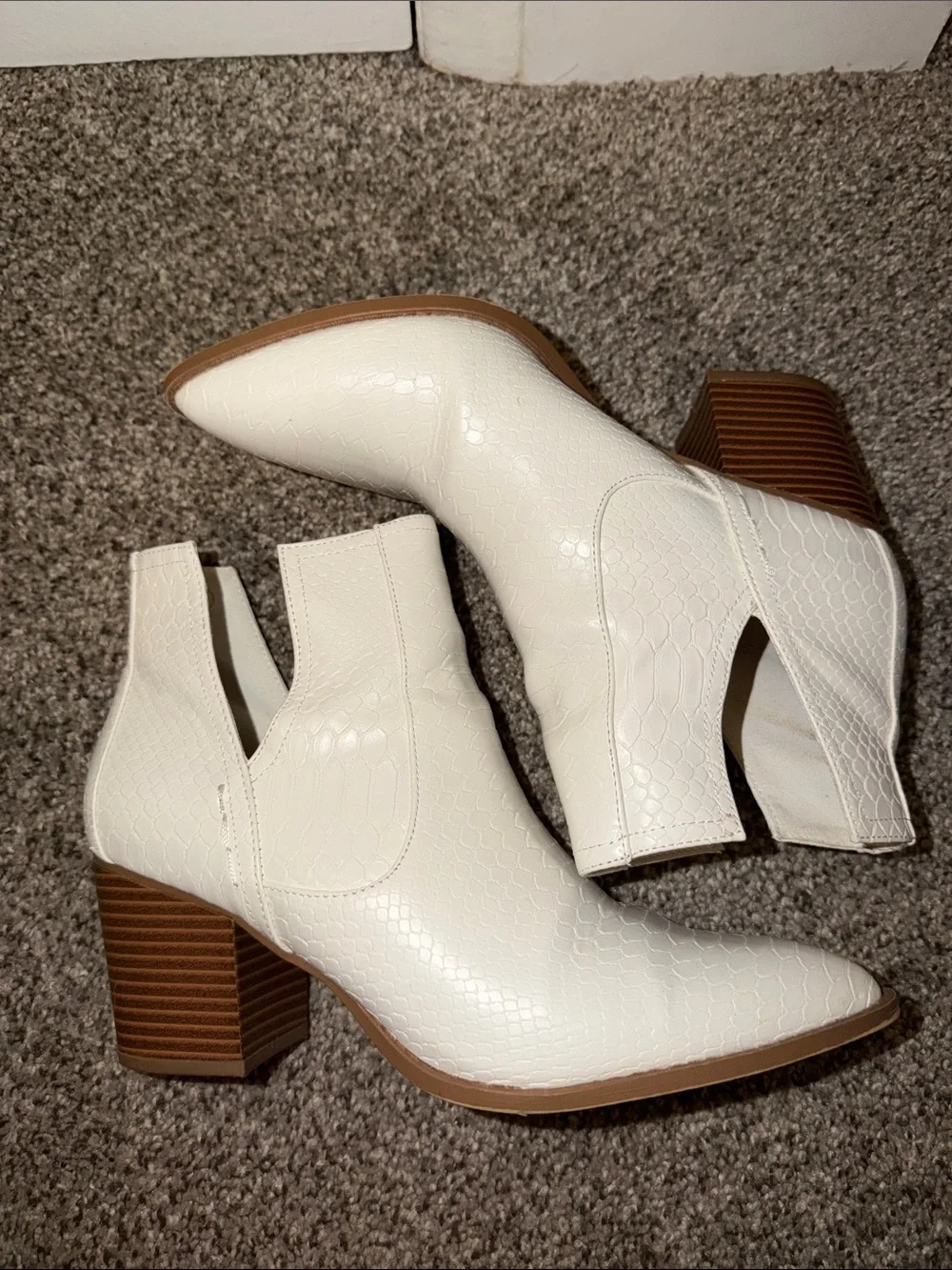 ZBY Women's White Pointed Ankle Booties